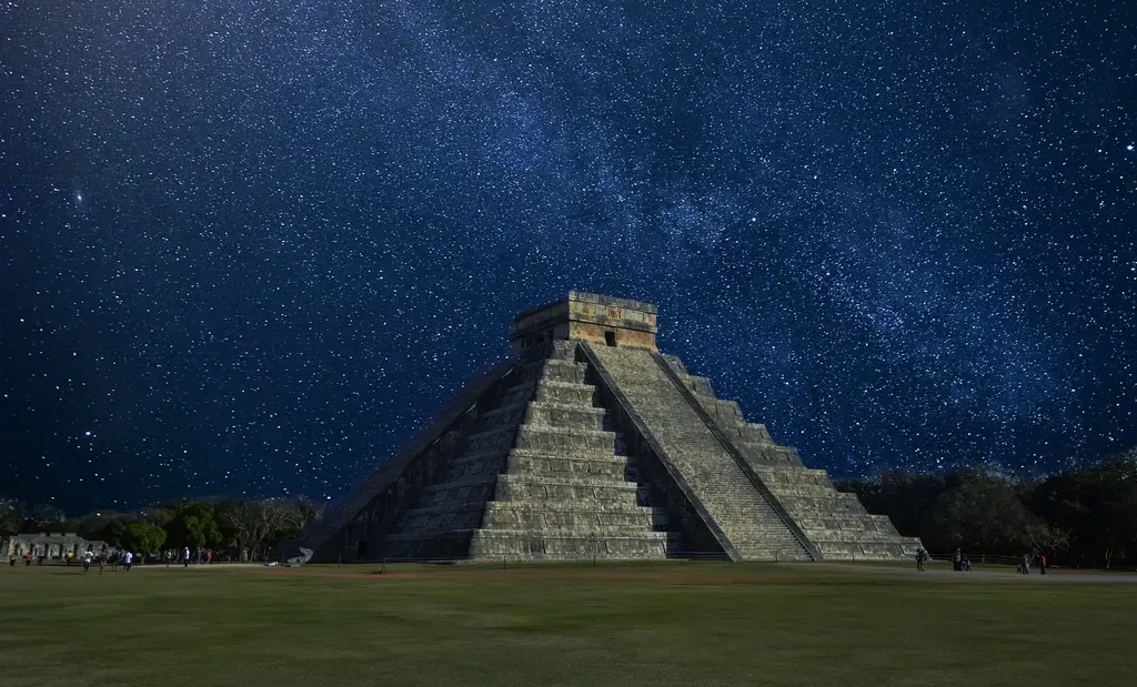 Chichen Itza: A Pyramid That Doubles as a Living Calendar (Image Credits: Rawpixel)