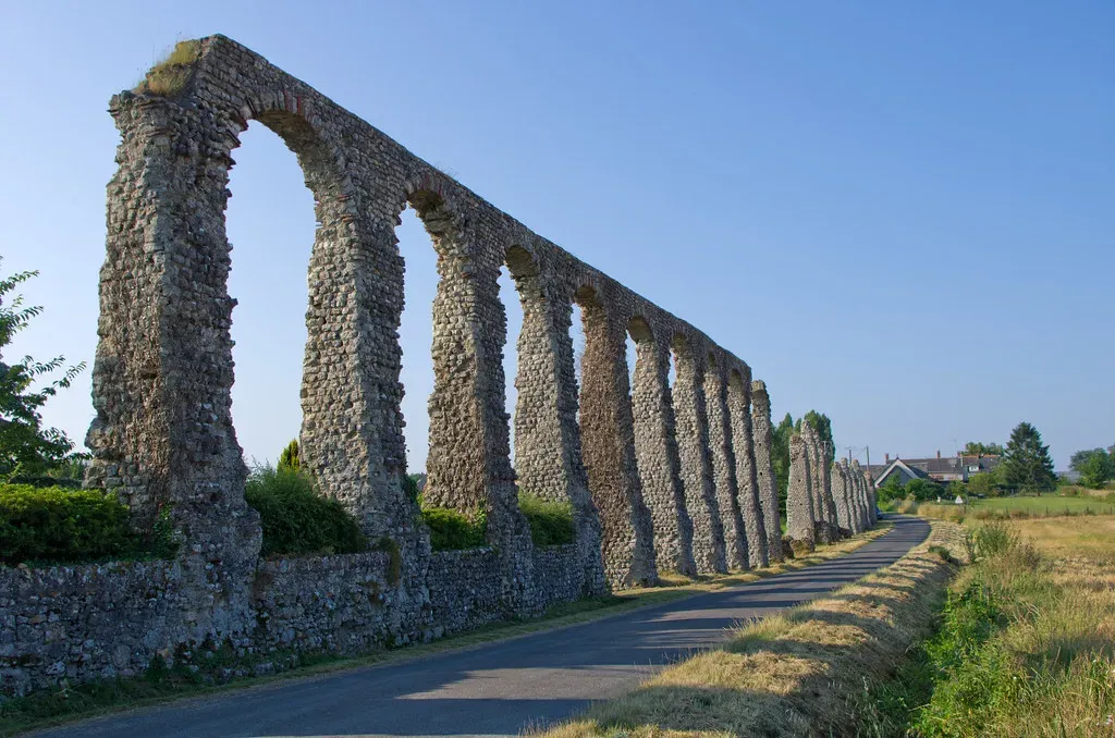 Roman Concrete and Aqueducts: Materials That Refuse to Die (sybarite48, Flickr, CC BY 2.0)