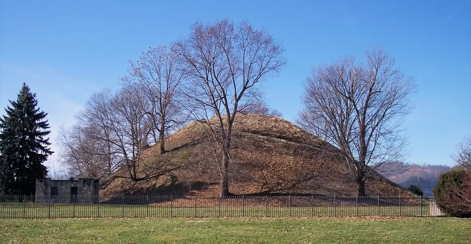 Why the Mound Builder Mystery Still Matters Today (Image Credits: Wikimedia)
