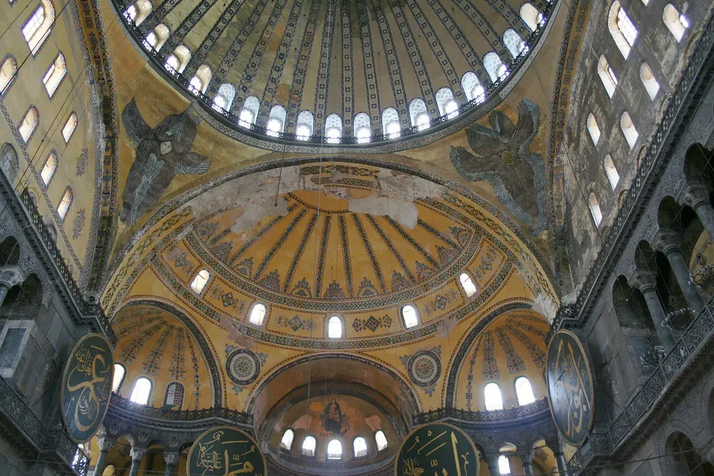 Hagia Sophia, Istanbul: A Daring Dome that Shouldn’t Have Worked So Well (rachaelvoorhees, Flickr, CC BY-SA 2.0)