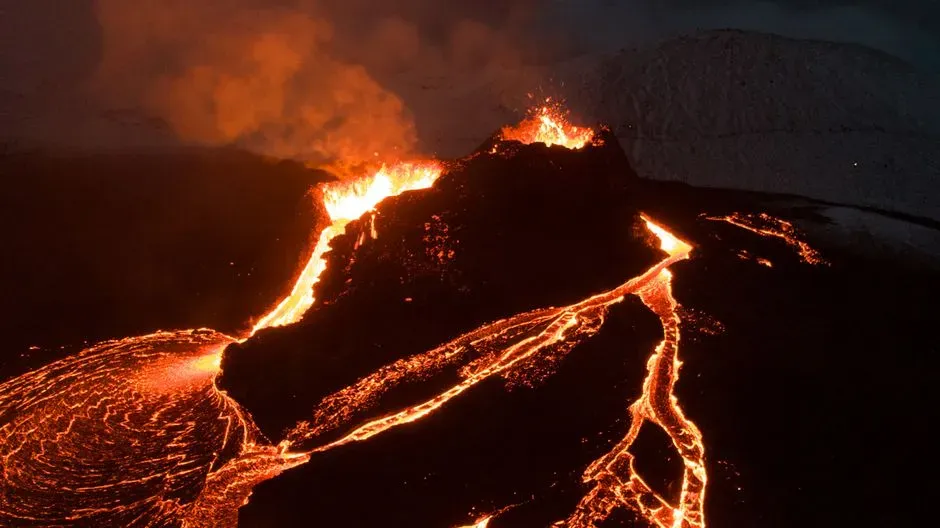 2. Paired Volcanic Eruptions in Distant Arcs (Image Credits: Pexels)