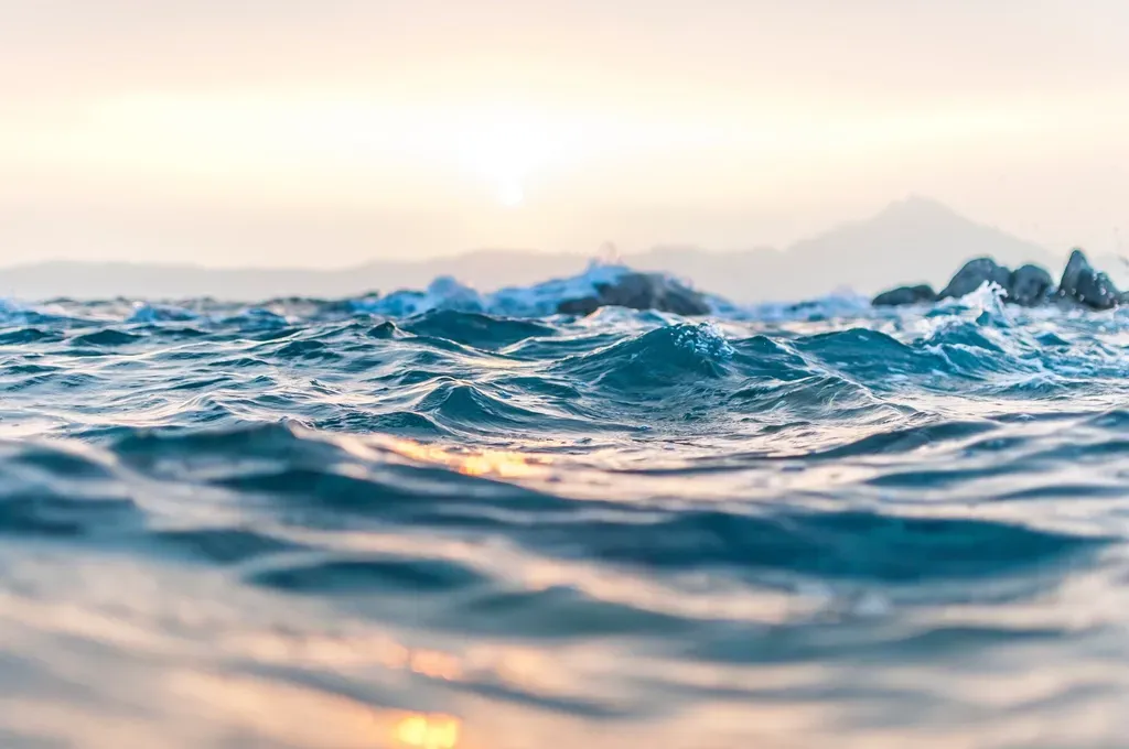 How Ocean Sounds Quiet Your Nervous System (Image Credits: Rawpixel)