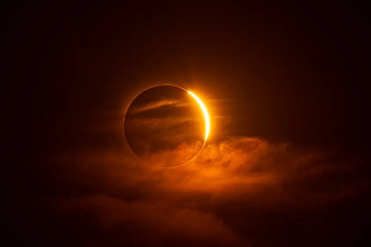 #13 - The "Year 15" Eclipse in an Assyrian Chronicle (Image Credits: Pixabay)