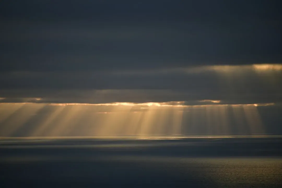 5. Spooky Transient Objects: Lights That Appear and Vanish (Image Credits: Unsplash)