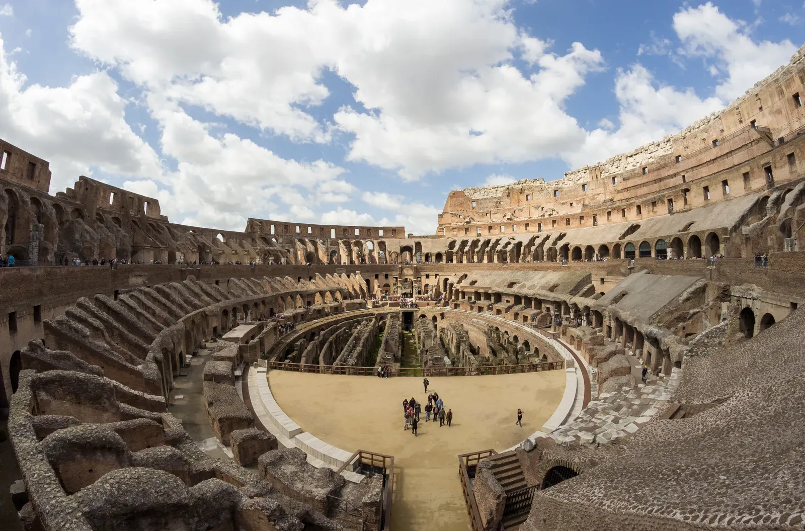 #4 – The Colosseum (Italy) (By Colin, CC BY-SA 3.0)
