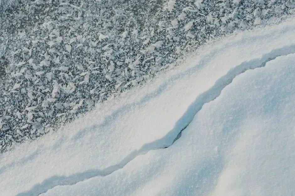 Icequakes and Slow Earthquakes: Listening to the Sheet Fracture in Real Time (Image Credits: Pexels)