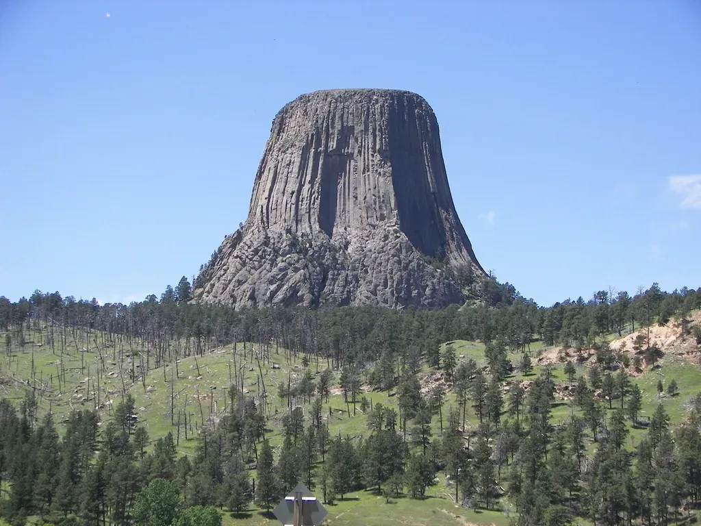 8. Devil’s Tower, Wyoming, USA (Image Credits: Rawpixel)