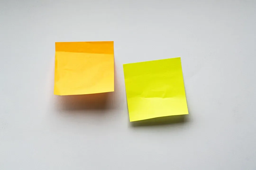 3. Post-it Notes: Glue That Didn’t Really Stick Properly (Image Credits: Unsplash)