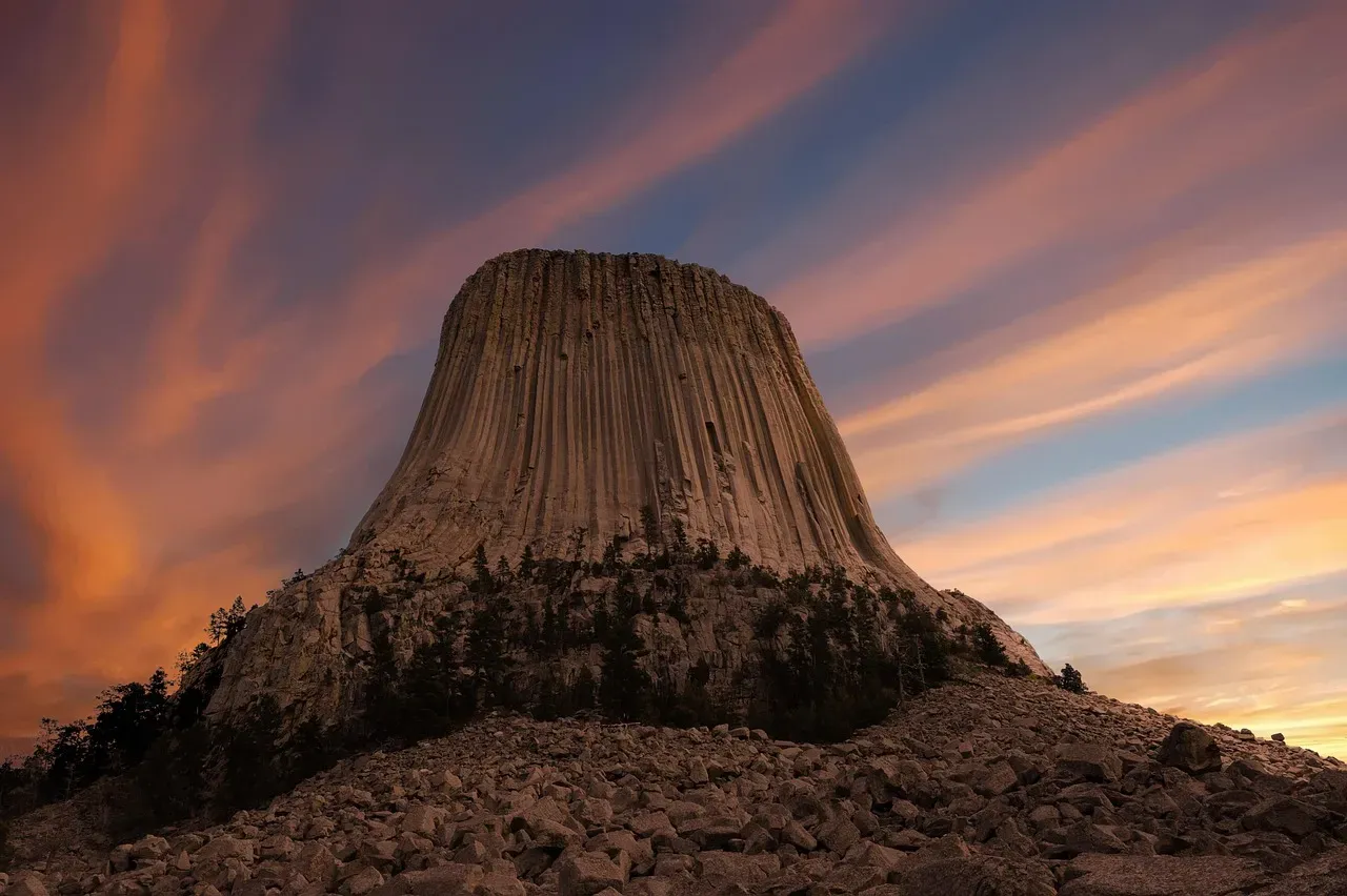 Devils Tower, USA (Image Credits: Pixabay)
