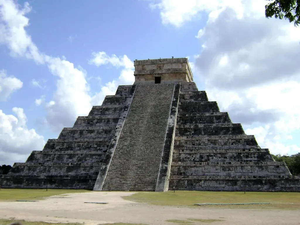 2. The Maya: A Civilization That Seemingly Switched Off (Stabbur's Master, Flickr, CC BY-SA 2.0)