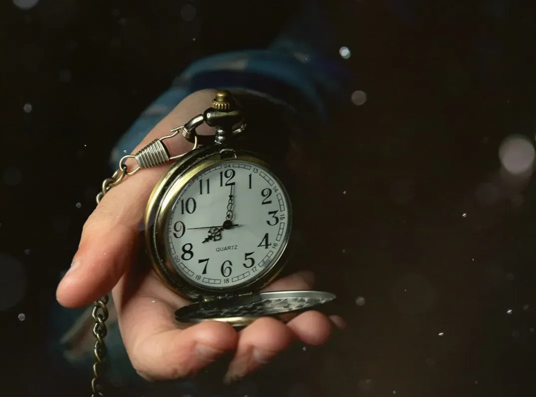 Why We Don’t See Time Tourists (And What That Might Mean) (Image Credits: Unsplash)