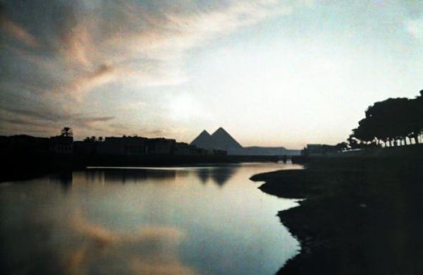 Pyramids on the Waterfront (Image Credits: Wikimedia)