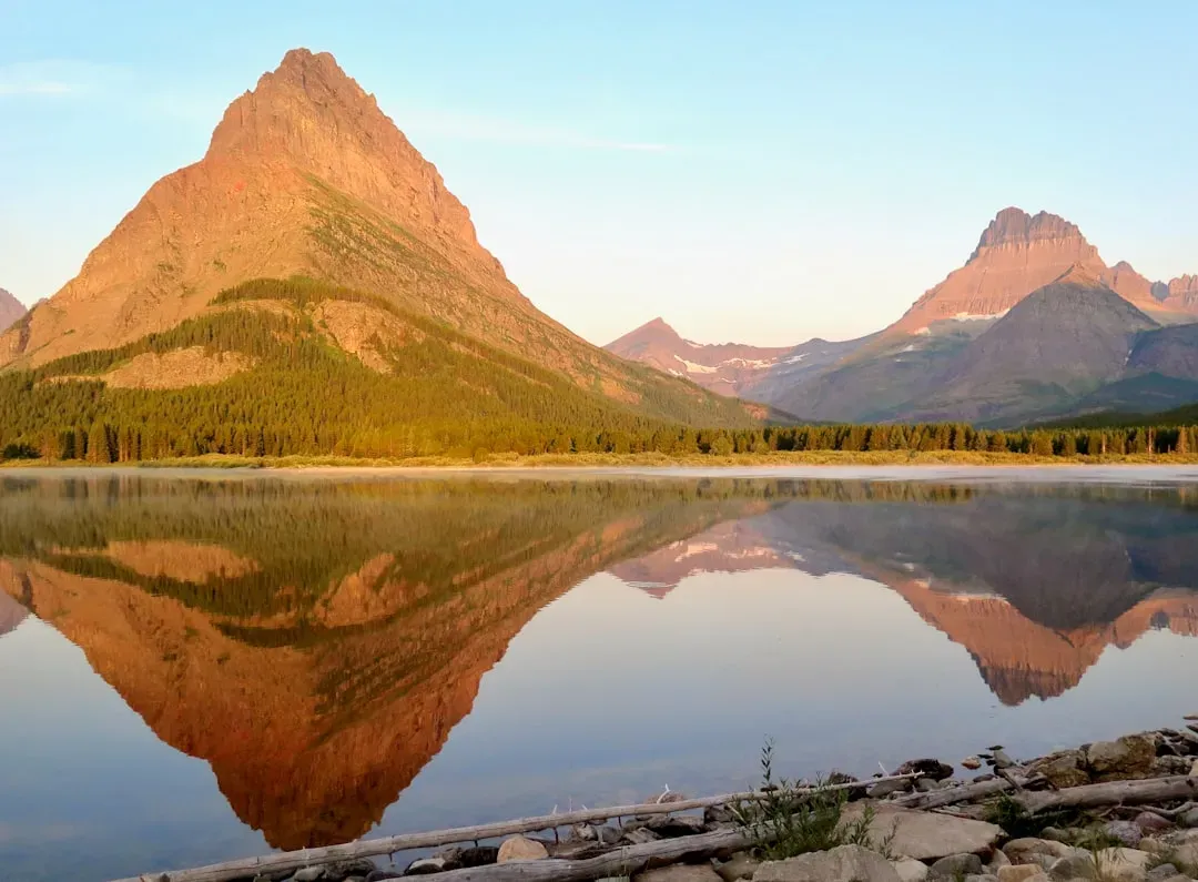 6. Glacier National Park: Ancient Seafloor Thrust Over Younger Rocks (Image Credits: Unsplash)