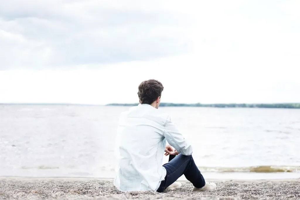 The Shocking Idea: Your “Now” Is Already in the Past (Image Credits: Rawpixel)