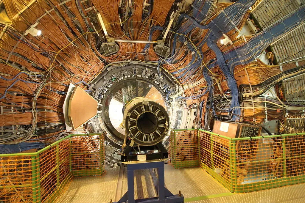 The Particle Accelerator That Brought the Stars Back to Life (x70tjw, Flickr, CC BY-SA 2.0)