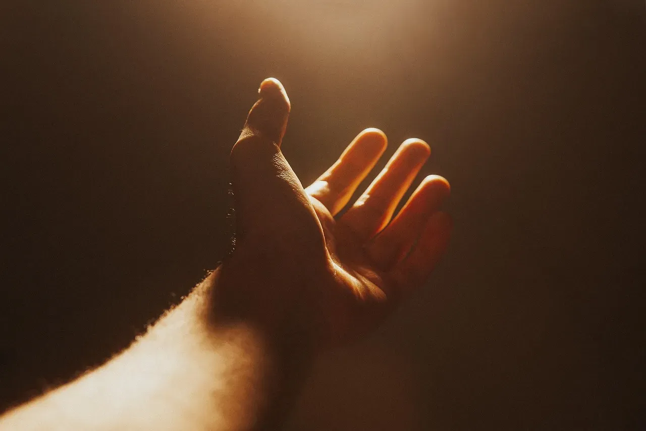 When Your Own Hand Feels Like a Stranger (Image Credits: Pixabay)
