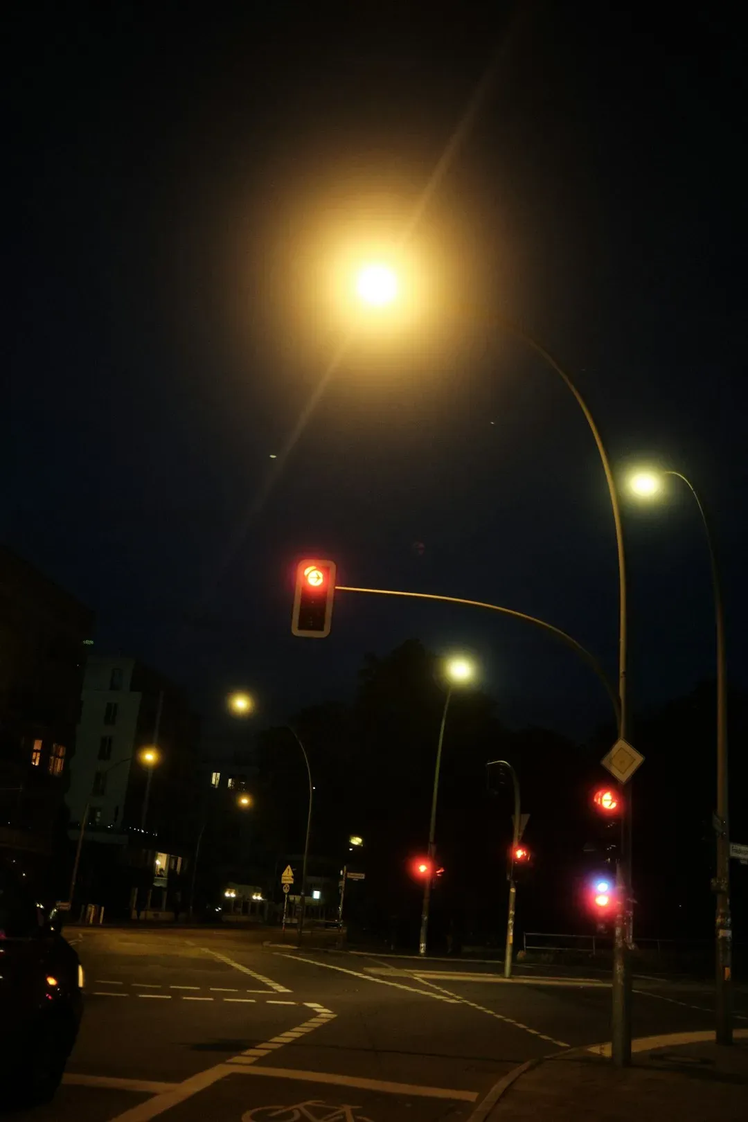 The Hidden Clues: Why Streetlights Seem to Flicker Just for You (Image Credits: Unsplash)