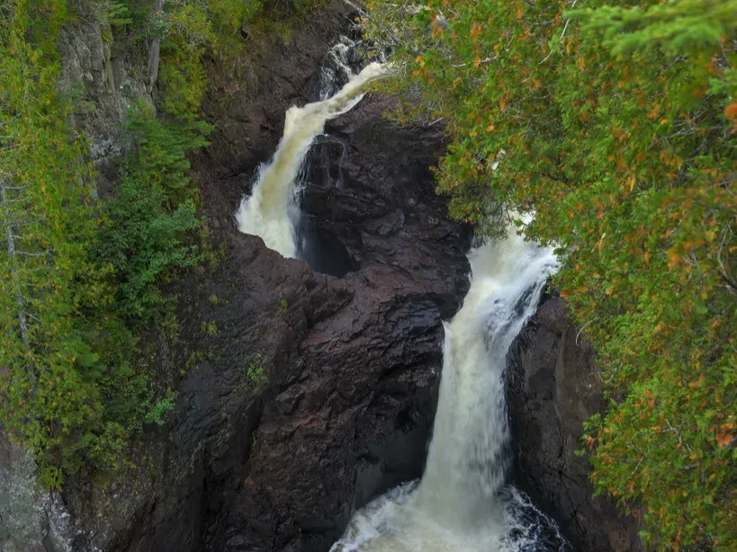 The Devil’s Kettle – Minnesota’s Vanishing River (Image Credits: Flickr)
