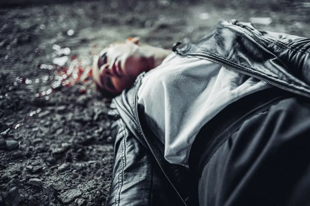 The Psychology of Dying Alone vs. the Biology of It (Image Credits: Unsplash)
