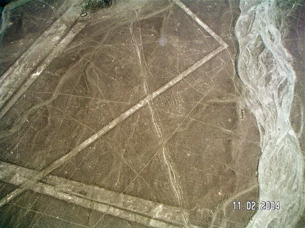#11 Desert Geoglyphs and Forgotten Fields Exposed by Satellites (Nouhailler, Flickr, CC BY-SA 2.0)