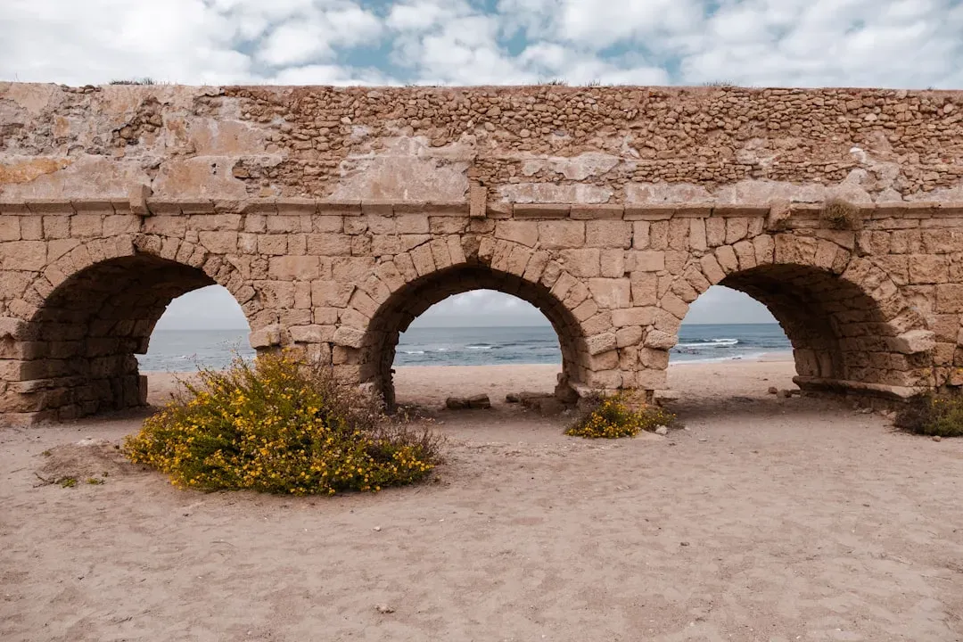 Roman Aqueducts: Gravity‑Powered Water Highways (Image Credits: Unsplash)
