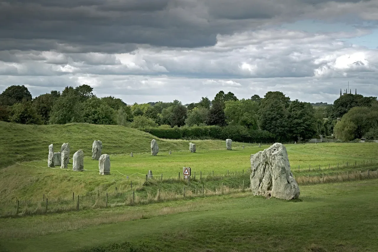 Avebury: The Stone Circle That Swallowed a Village (Image Credits: Pixabay)