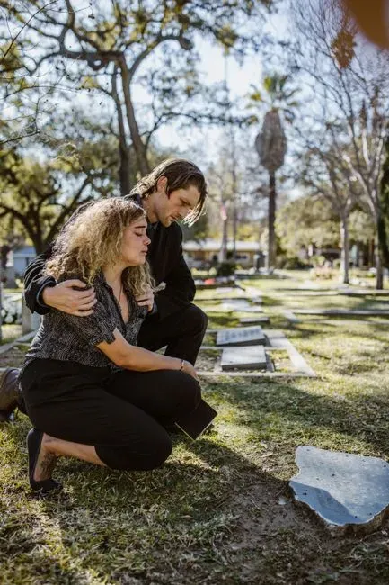 Grief, Love, and the Need to Keep Bonds Alive (Image Credits: Pexels)