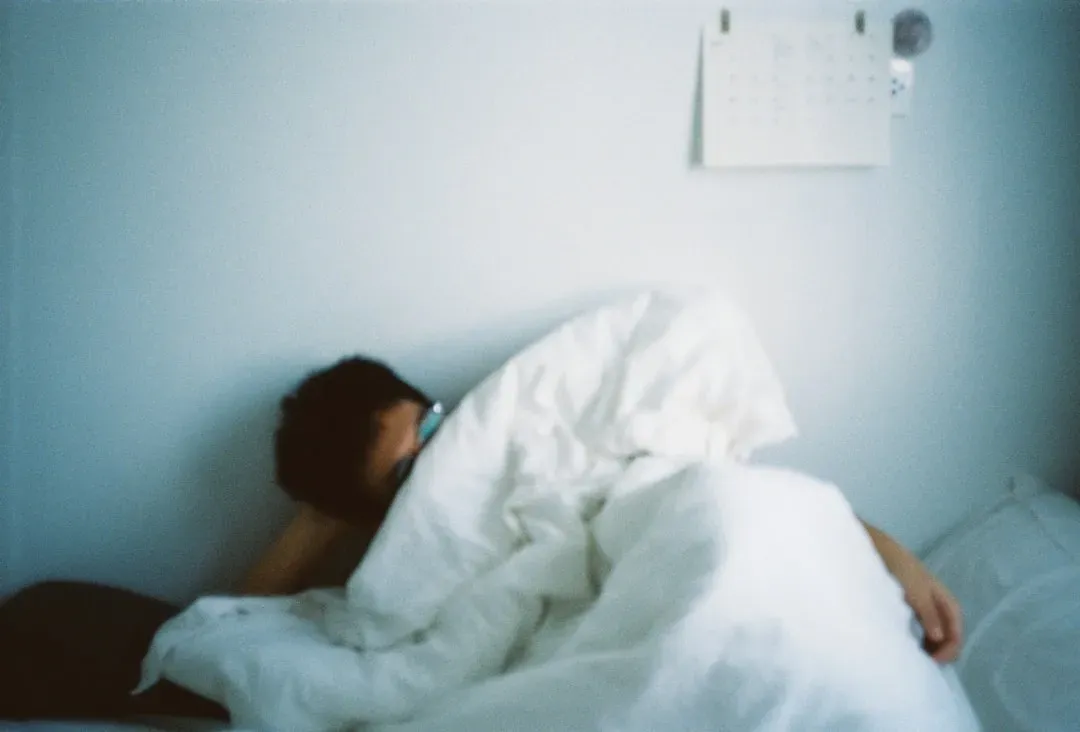 7. Your Disrupted Sleep in Your 30s and 40s Could Shadow You for Decades (Image Credits: Unsplash)
