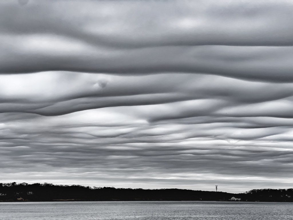 Asperitas Clouds: When the Sky Becomes an Ocean (Image Credits: Flickr)