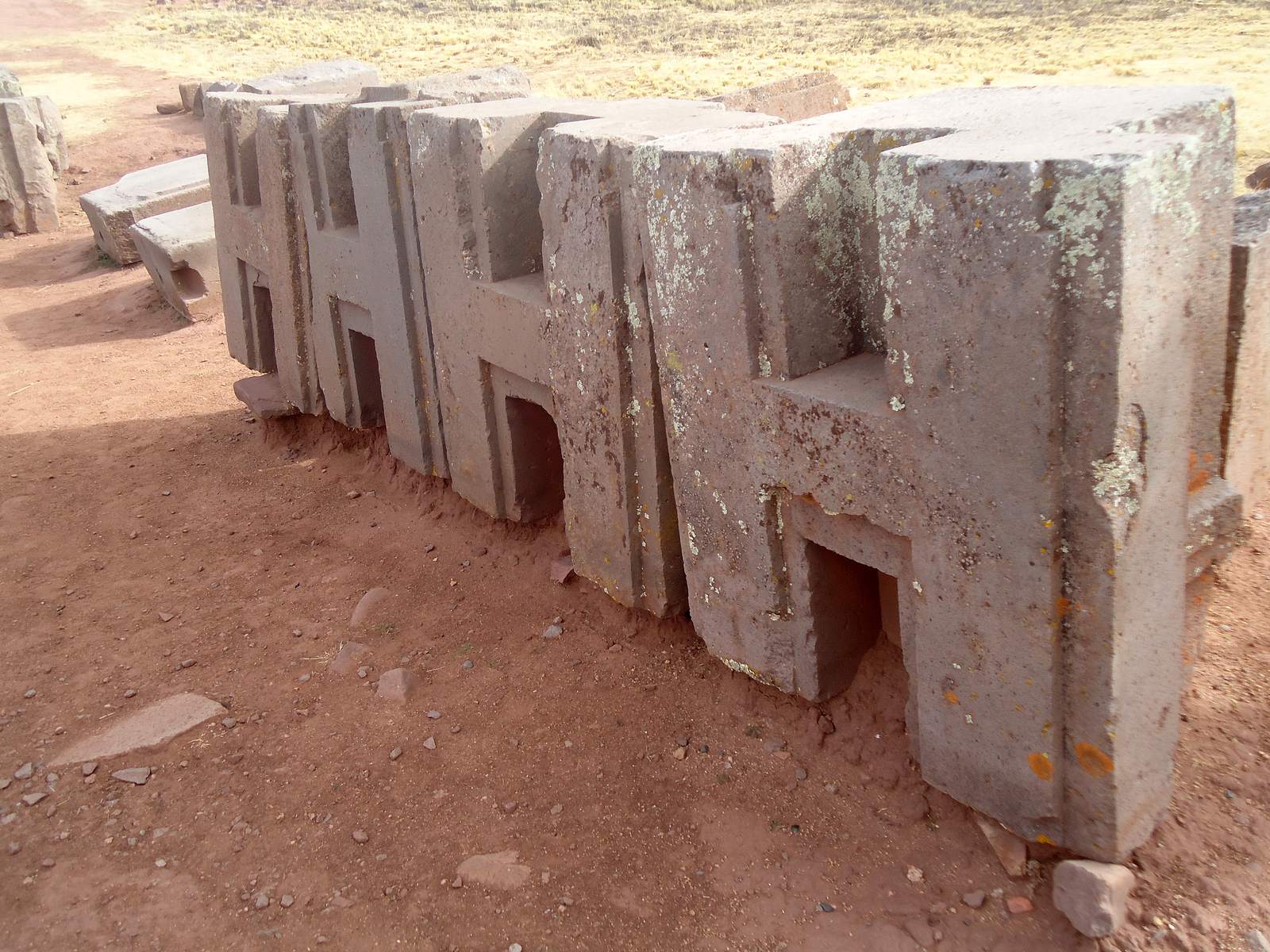 Precision Stonework at Puma Punku (Image Credits: Wikimedia)