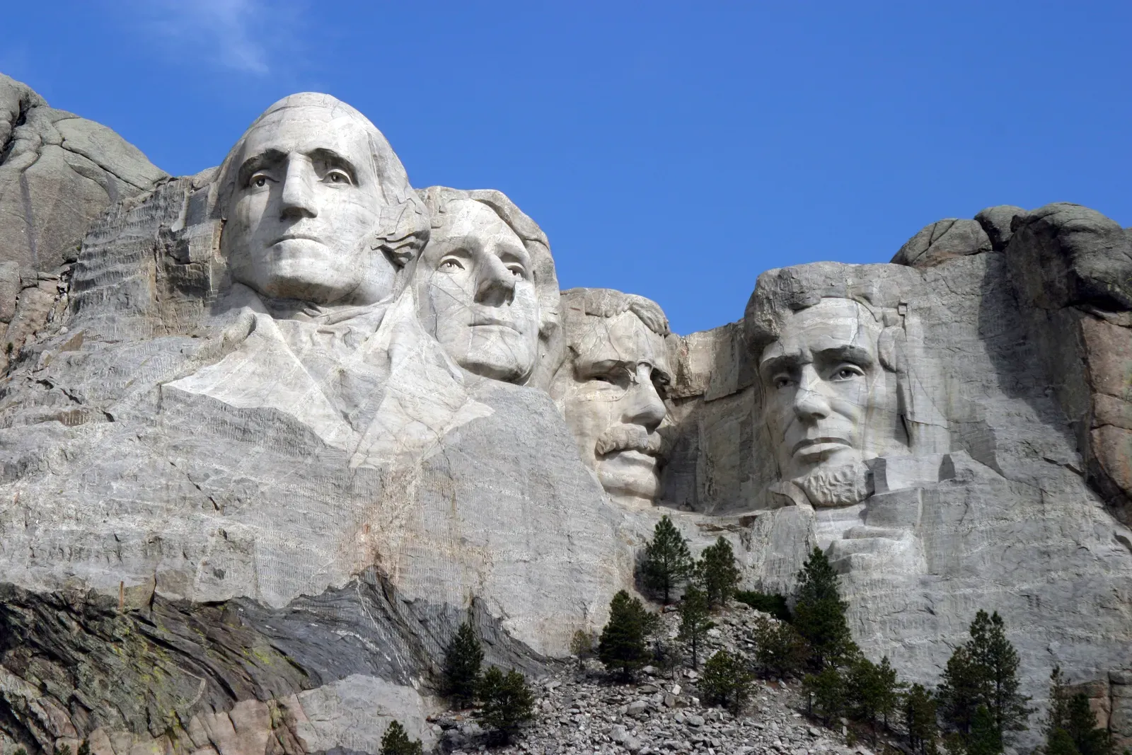#3 - Mount Rushmore's Missing Text and Its Awkward Replacement (South Dakota) (06.04.03 Mount Rushmore Monument. (Resized by User:ComputerHotline, 20:17, 12. Mai 2007.), Public domain)