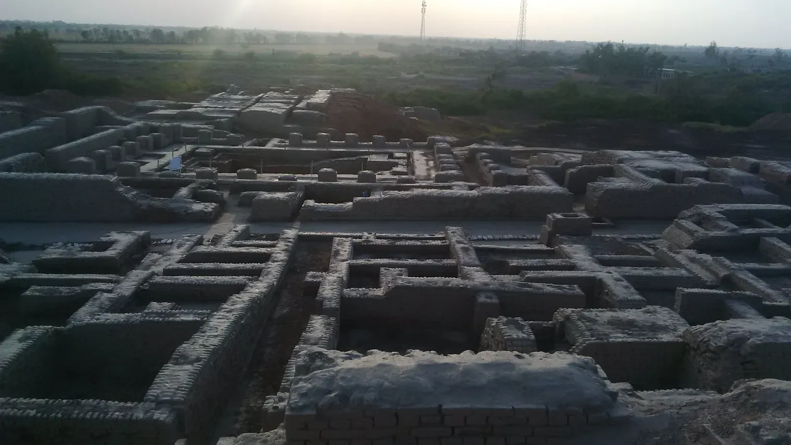 #4 - The Buried Sectors of Mohenjo-daro, Pakistan (By Gaffar772, CC BY-SA 4.0)