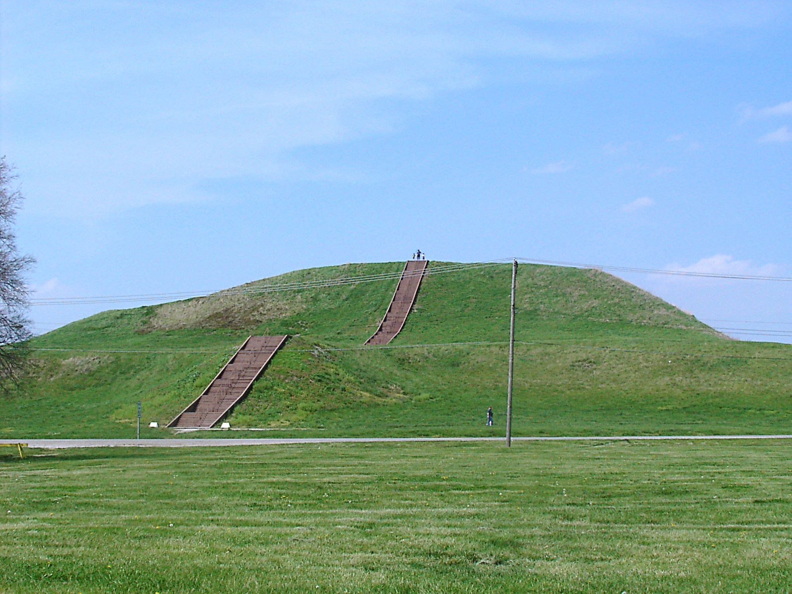 Cahokia: The First Great American Metropolis (Image Credits: Wikimedia)
