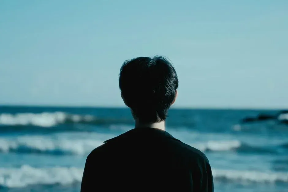 Why the Ocean Frees Up Your Overloaded Attention (Image Credits: Pexels)