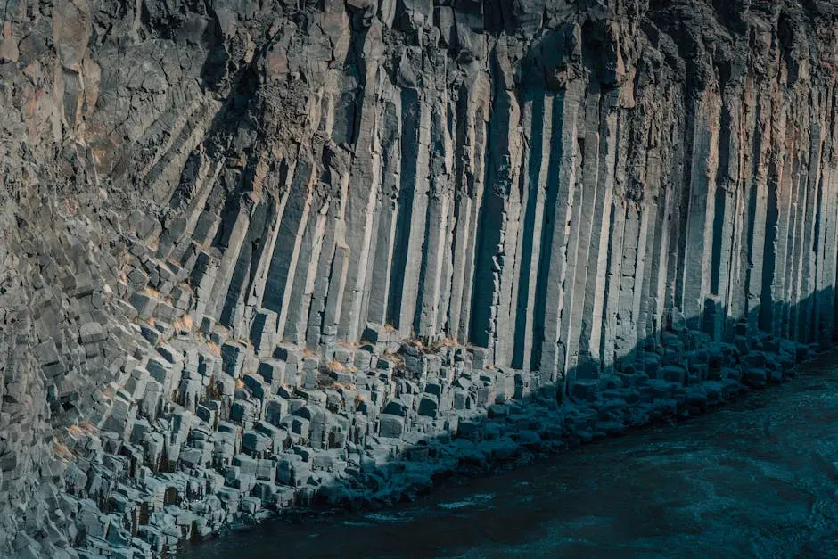 The Hexagonal Columns of Reynisfjara and Svartifoss, Iceland (Image Credits: Pexels)
