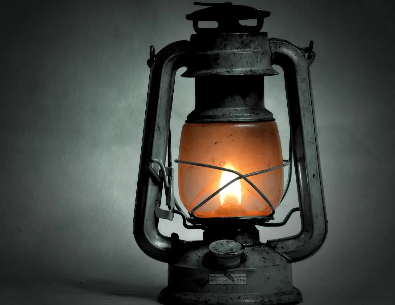 1. The Speed of Light Used to Be Measured with Lanterns and Spinning Wheels (Image Credits: Pixabay)