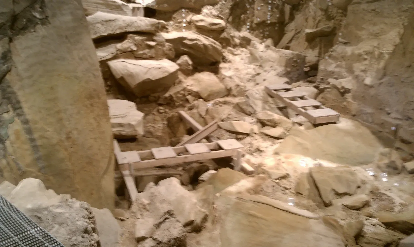 11. Meadowcroft Rockshelter's Vanished Ice-Age Charcoal (By Jbarta, CC0)