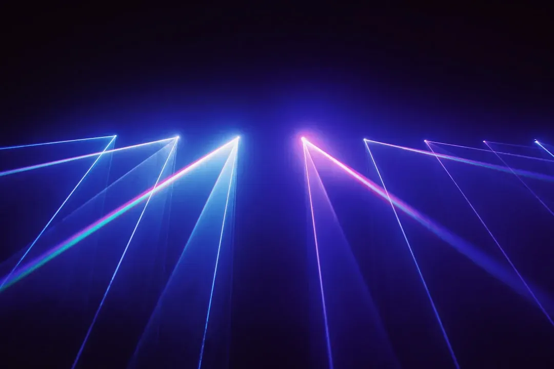 3. How Lasers Make That Strange, Perfect Beam (Image Credits: Unsplash)