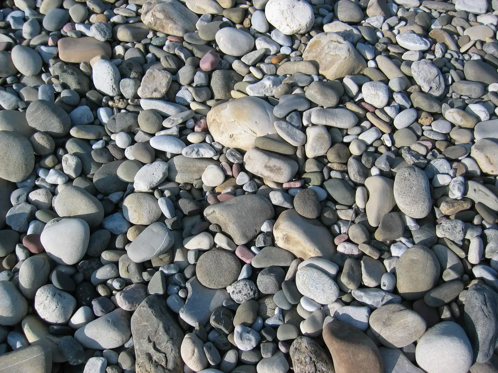 #11 - Untermassfeld (Germany): How Riverbed Pebbles Became "Europe's Earliest Humans" (By Kevstan, CC BY-SA 3.0)