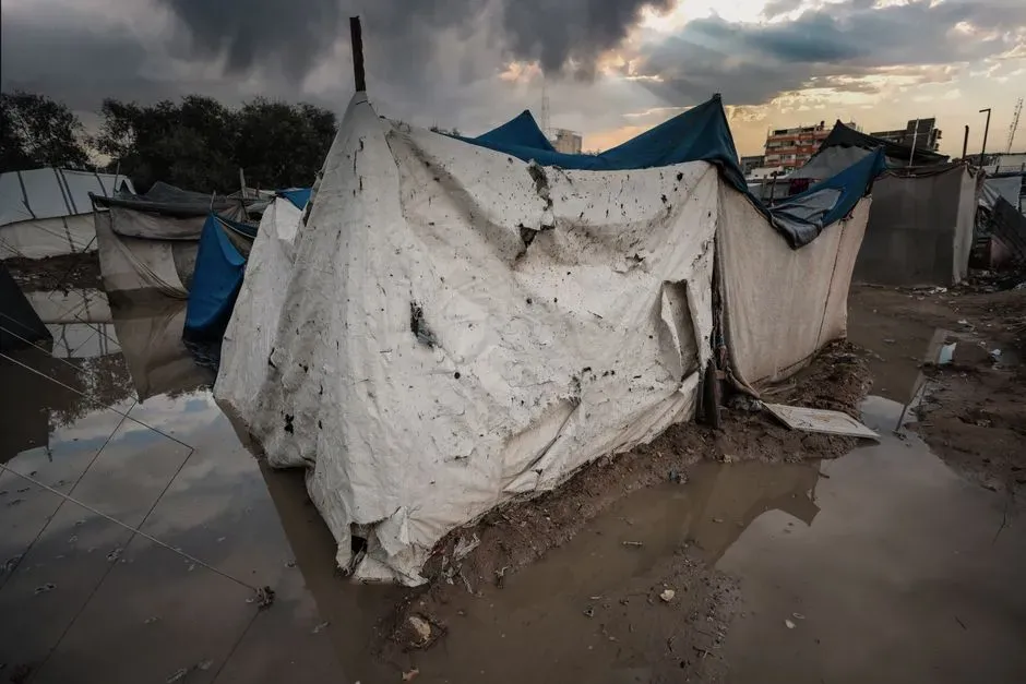 The Storm-Battered Tent That Wasn't Really in a Storm (Image Credits: Pexels)
