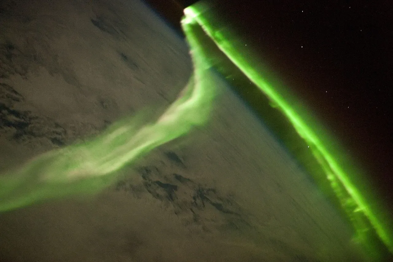 The Magnetic Shield That Keeps Our Atmosphere in Place (Image Credits: Pixabay)