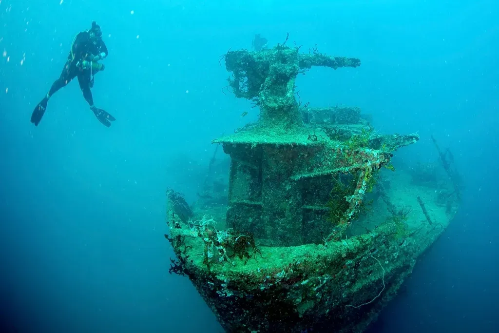 Shipwreck Graveyards And The People Still Inside (Image Credits: Rawpixel)