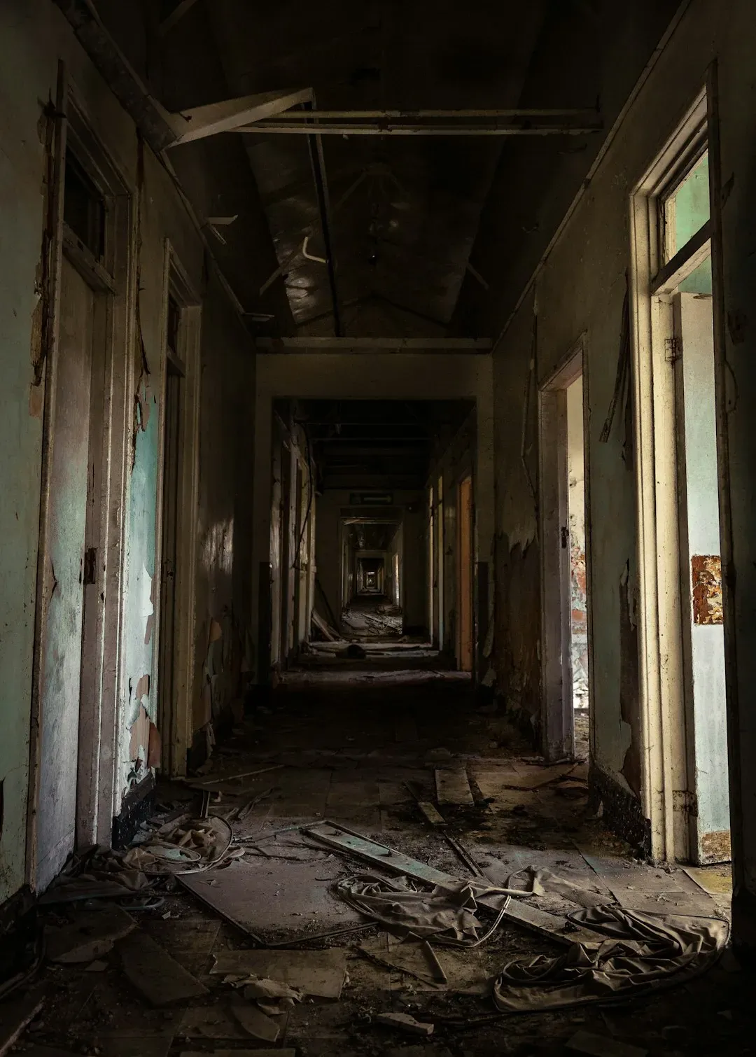 The Crescent Hotel, Arkansas: The “Most Haunted” Hospital on the Hill (Image Credits: Unsplash)