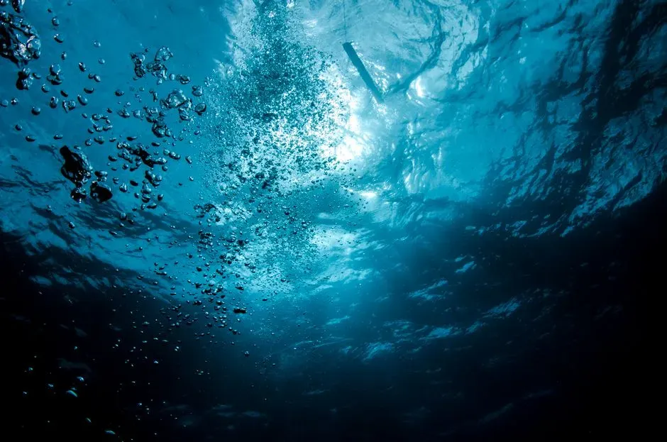 A Hidden Ocean 700 Kilometers Beneath Your Feet (Image Credits: Pexels)
