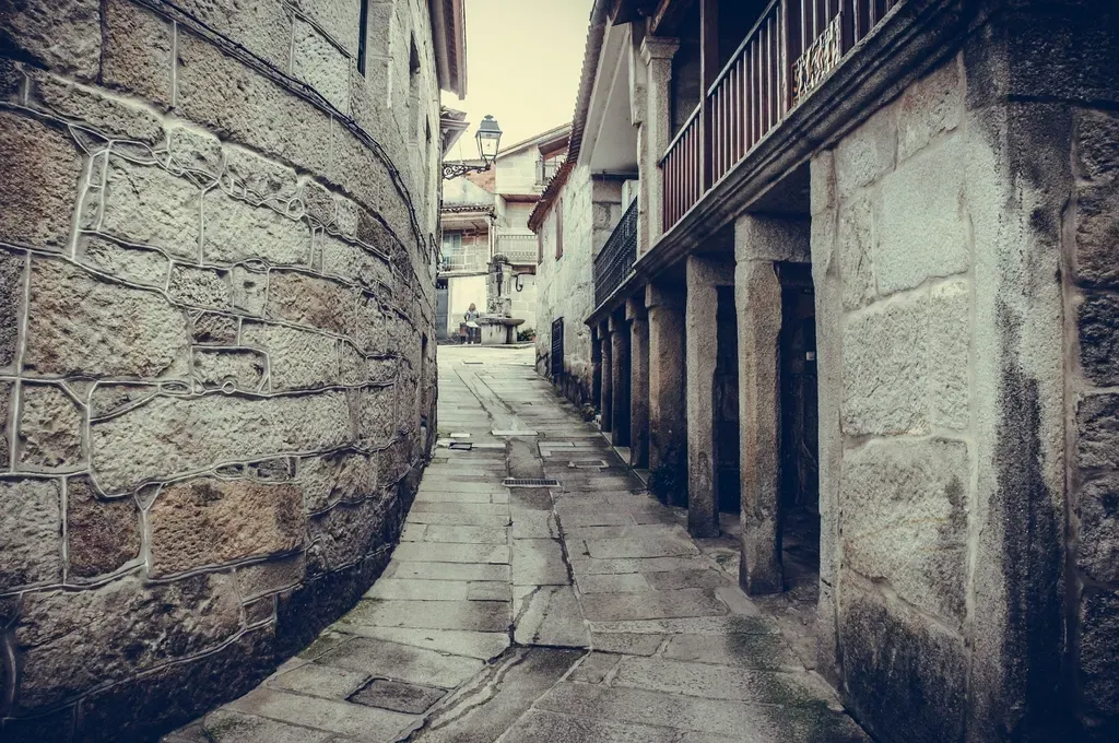 1. You Could Walk Ancient Streets in Cities Bigger Than Many Modern Ones (Image Credits: Rawpixel)