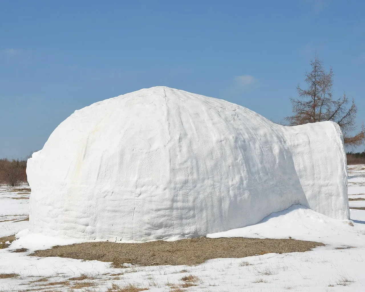 #6 Packing Food in Cold Springs, Snow, and Ice Houses (Image Credits: Pixabay)