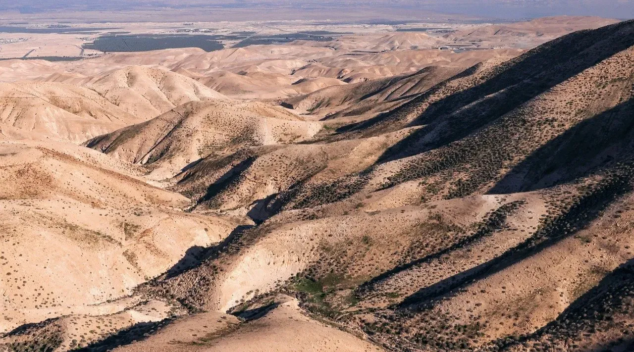 Searching for Technosignatures in Earth’s Deep Past (Image Credits: Pixabay)