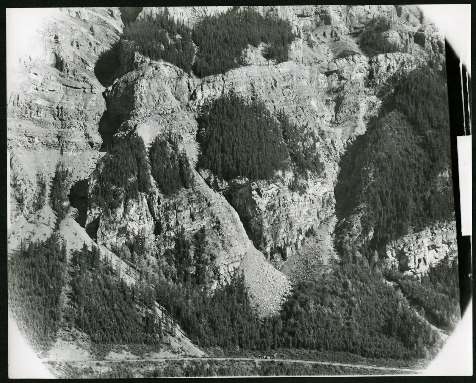 What These Formations Reveal About How We Read the Planet (Image Credits: Wikimedia)