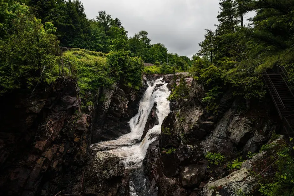 5. The Devil’s Kettle, Minnesota, USA (Image Credits: Pexels)