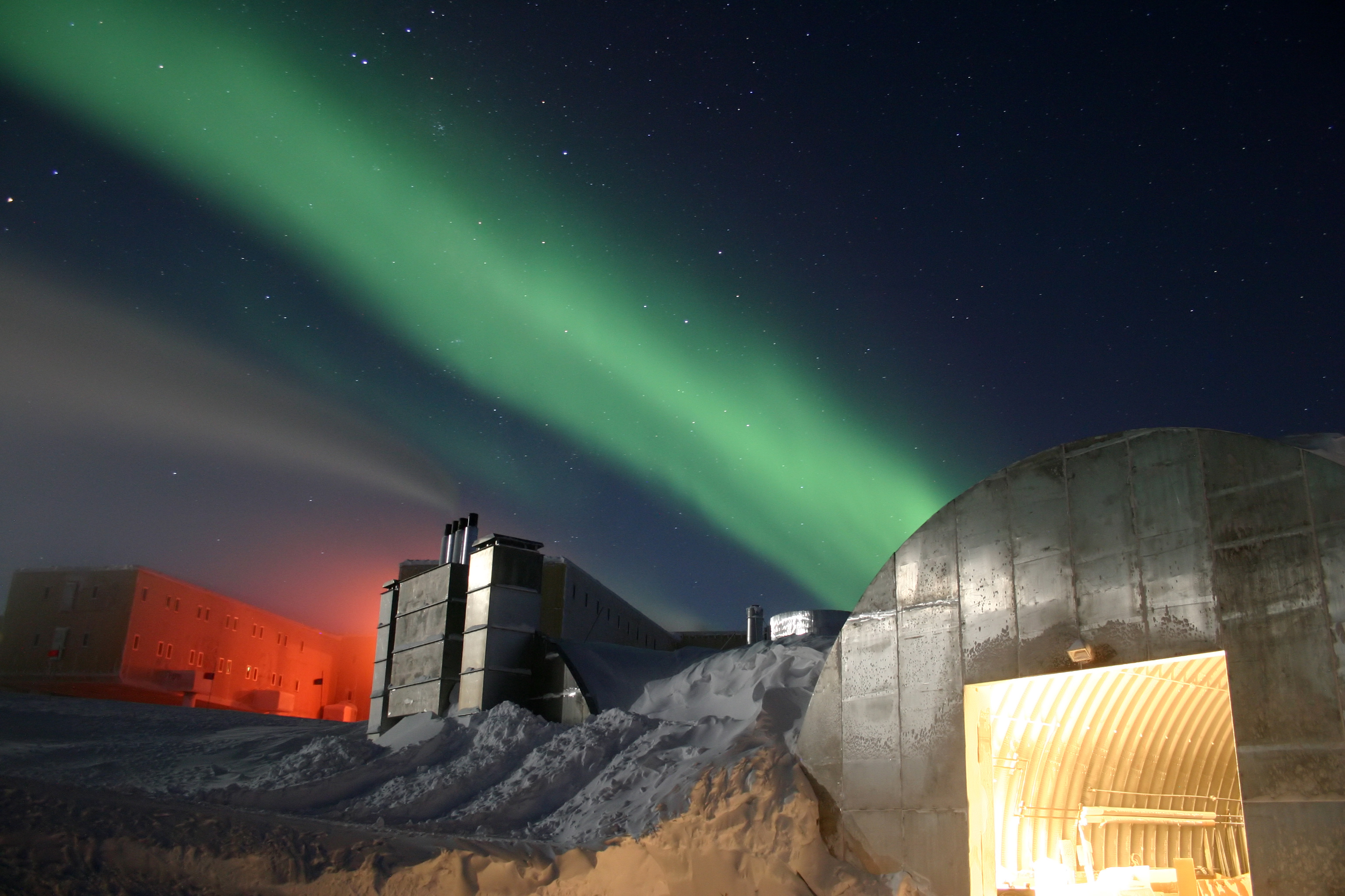 On the Ridge with the Trackers (Image Credits: Wikimedia)